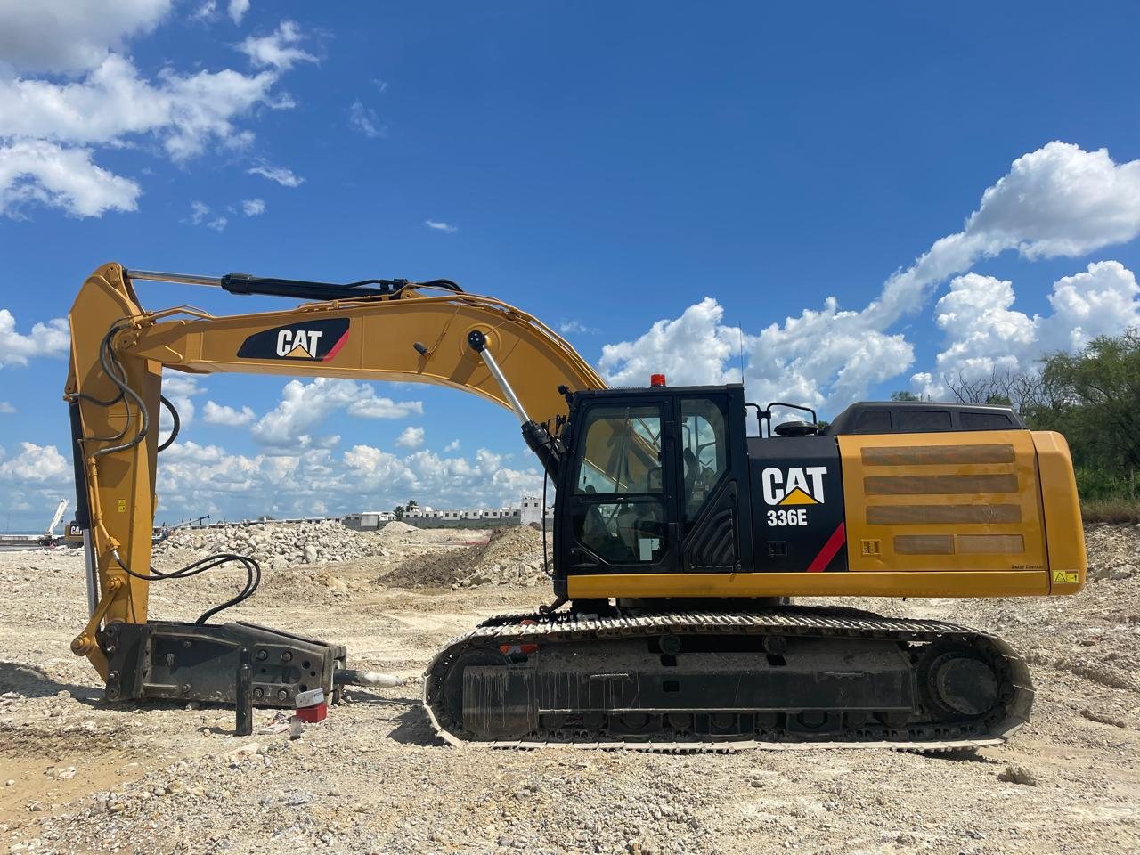 Excavadora CAT 336E sobre cantera