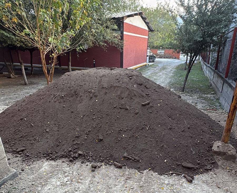 Tierra negra fina y suelta apta para jardín — venta CIMTRA Monterrey