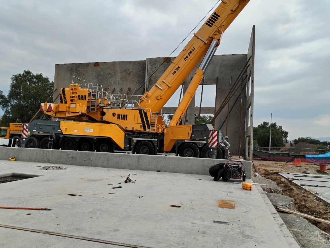 Grúa telescópica 750 ton
